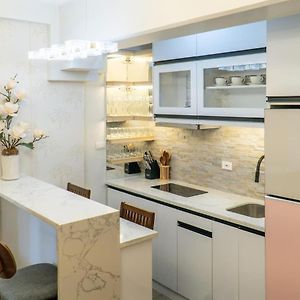 Deluxe One-Bedroom Apartment